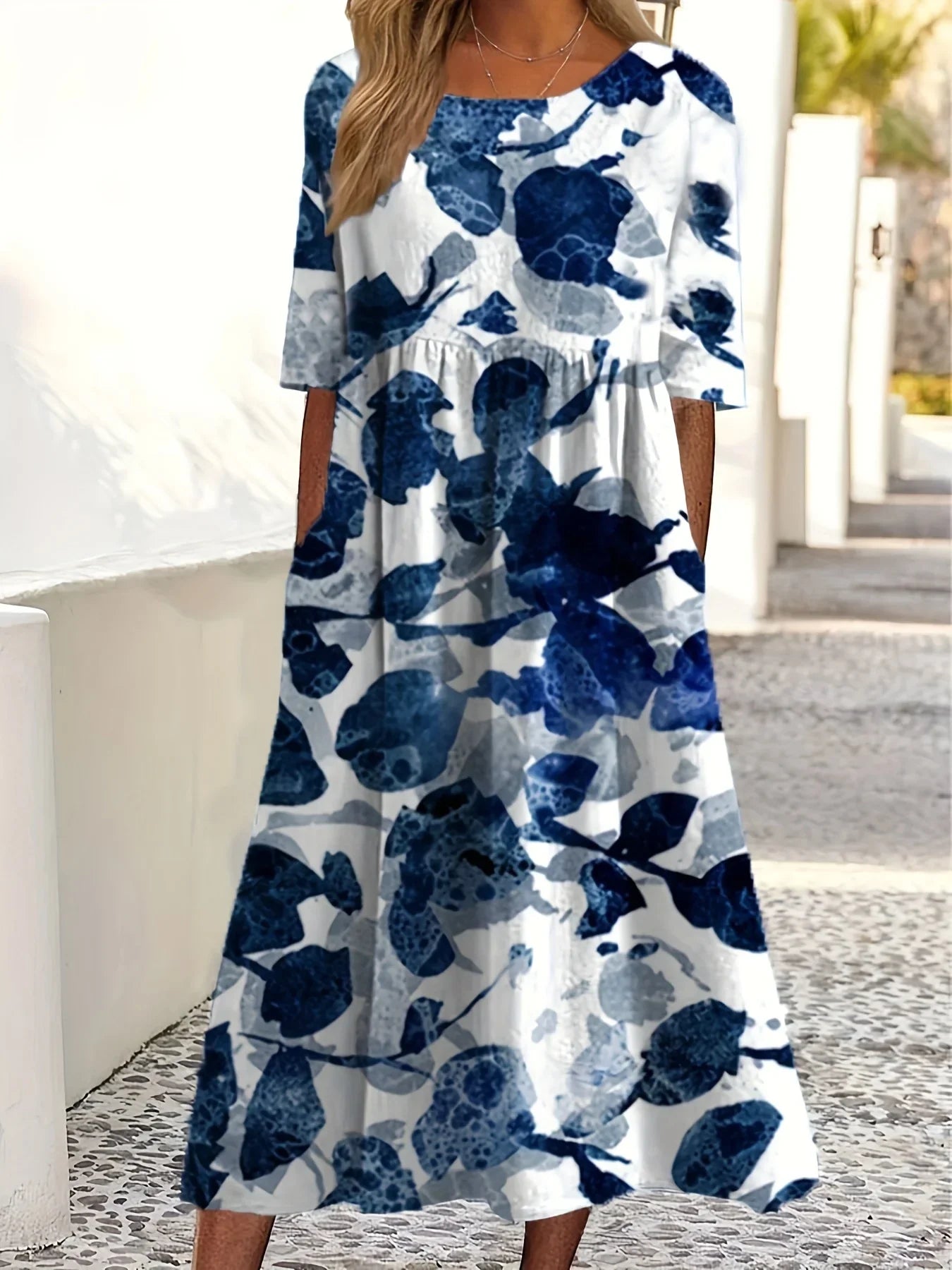 Moda® | Sukienka w subtelne kwiaty