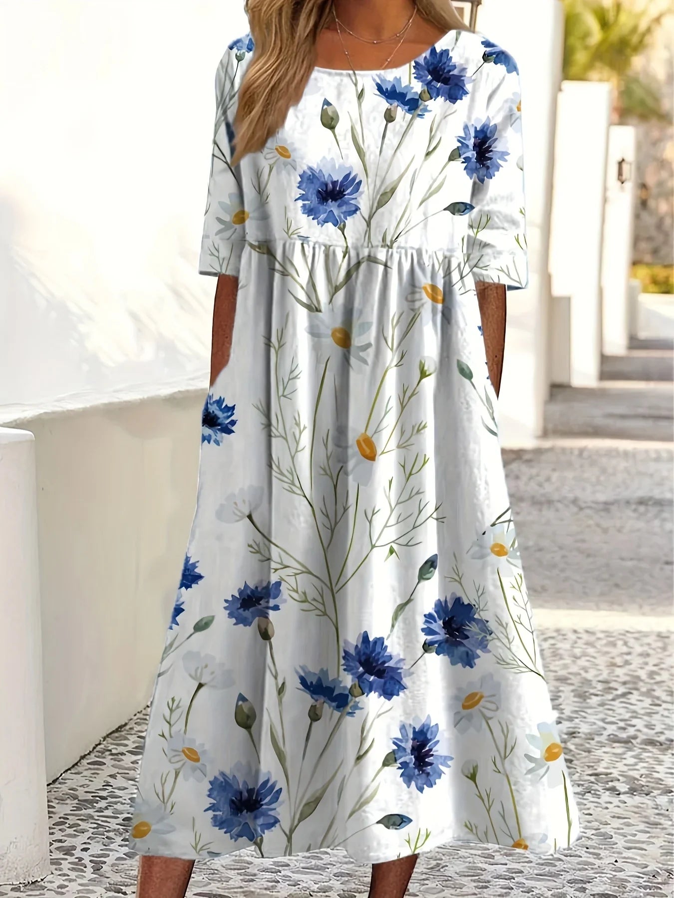 Moda® | Sukienka w subtelne kwiaty