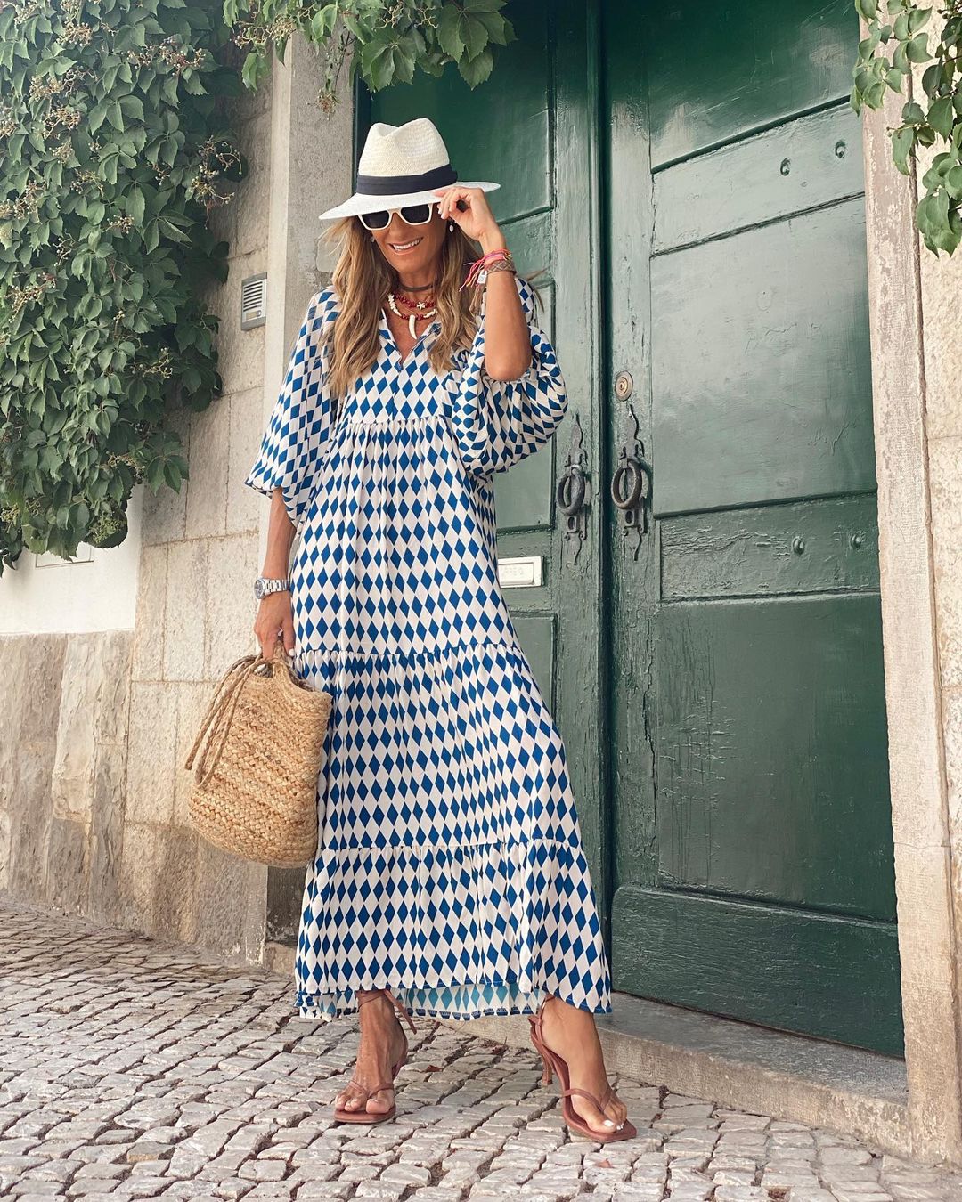 Moda™ | Casualna sukienka maxi z dekoltem w serek i długim rękawem
