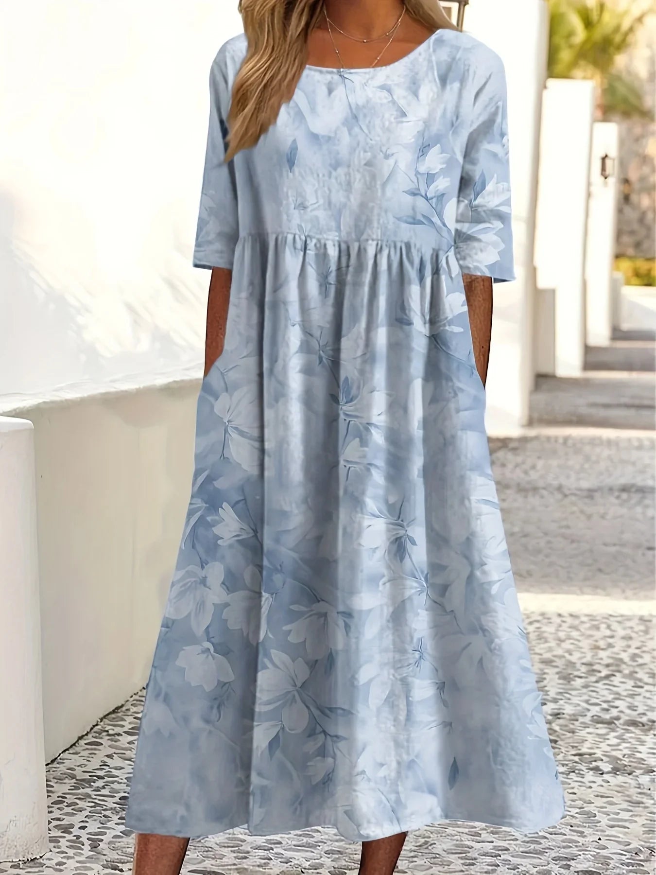 Moda® | Sukienka w subtelne kwiaty