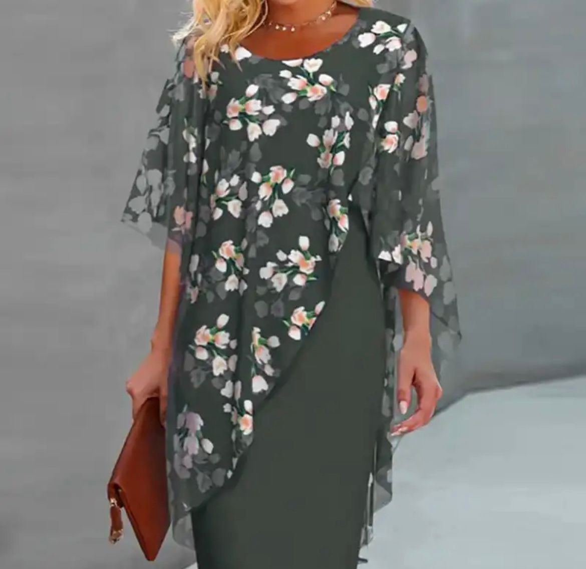 Moda™ | Elegancka sukienka z kwiatowym detalem i warstwą z szyfonu